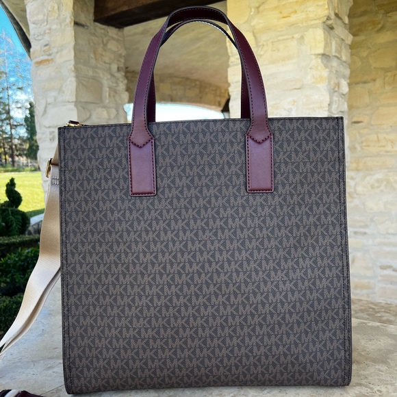 Michael Kors Kenly Signature Tote Brown/Merlot - Picture 3 of 9